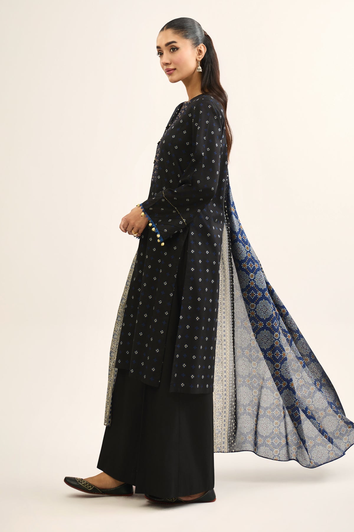 LAWN | EMBROIDERED - Shop Now at Kayseria