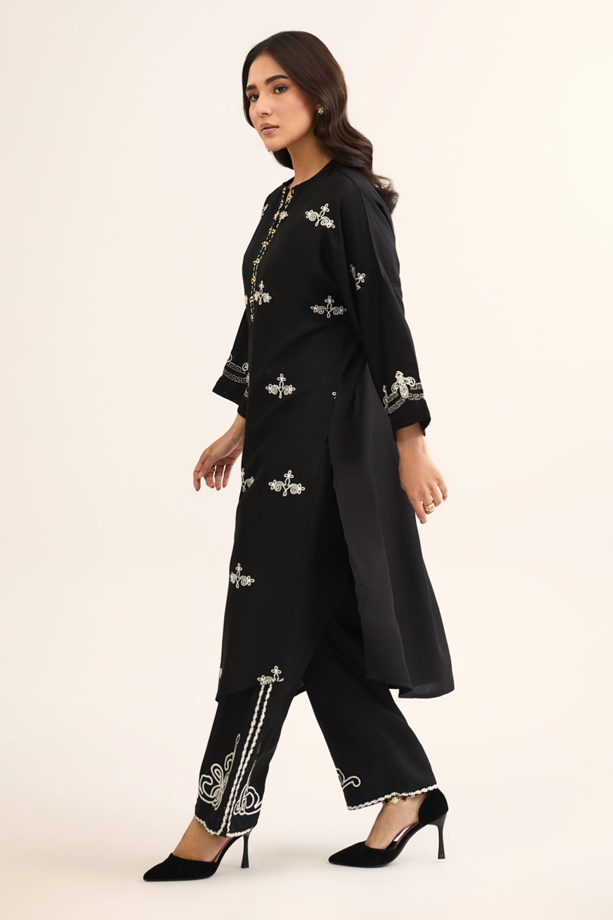 LINEN | EMBROIDERED - Shop Now at Kayseria