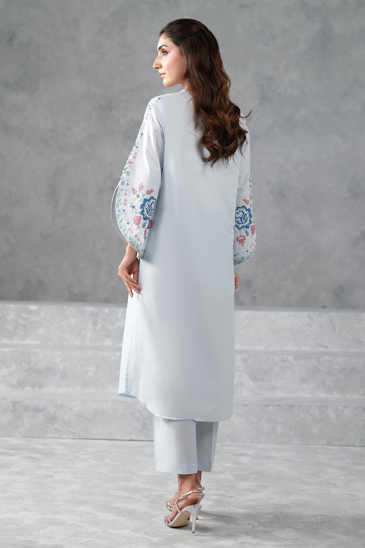LAWN | EMBROIDERED