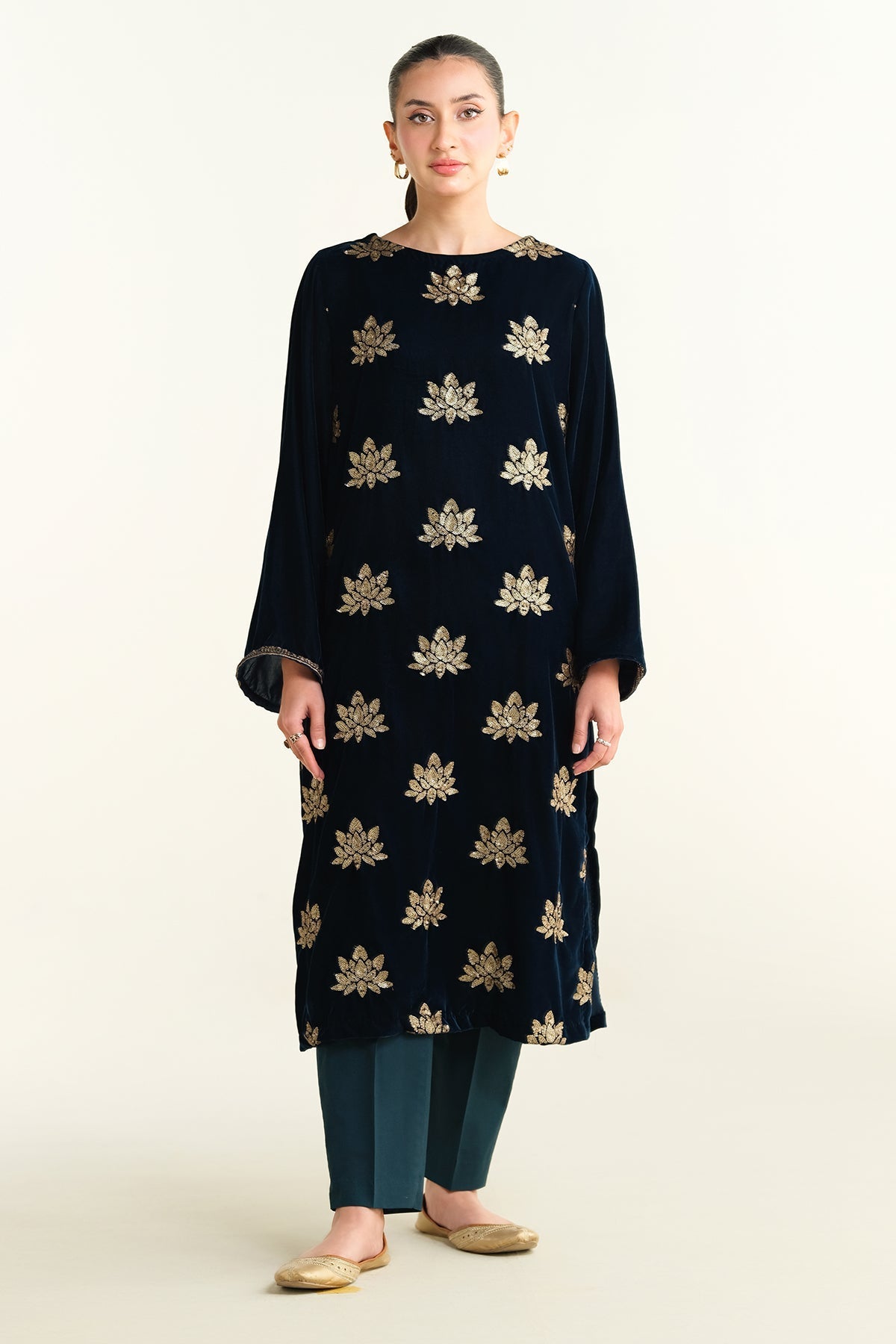 Embroidered Velvet Shirt - KPW24-P3157-157 - Shop Now at Kayseria
