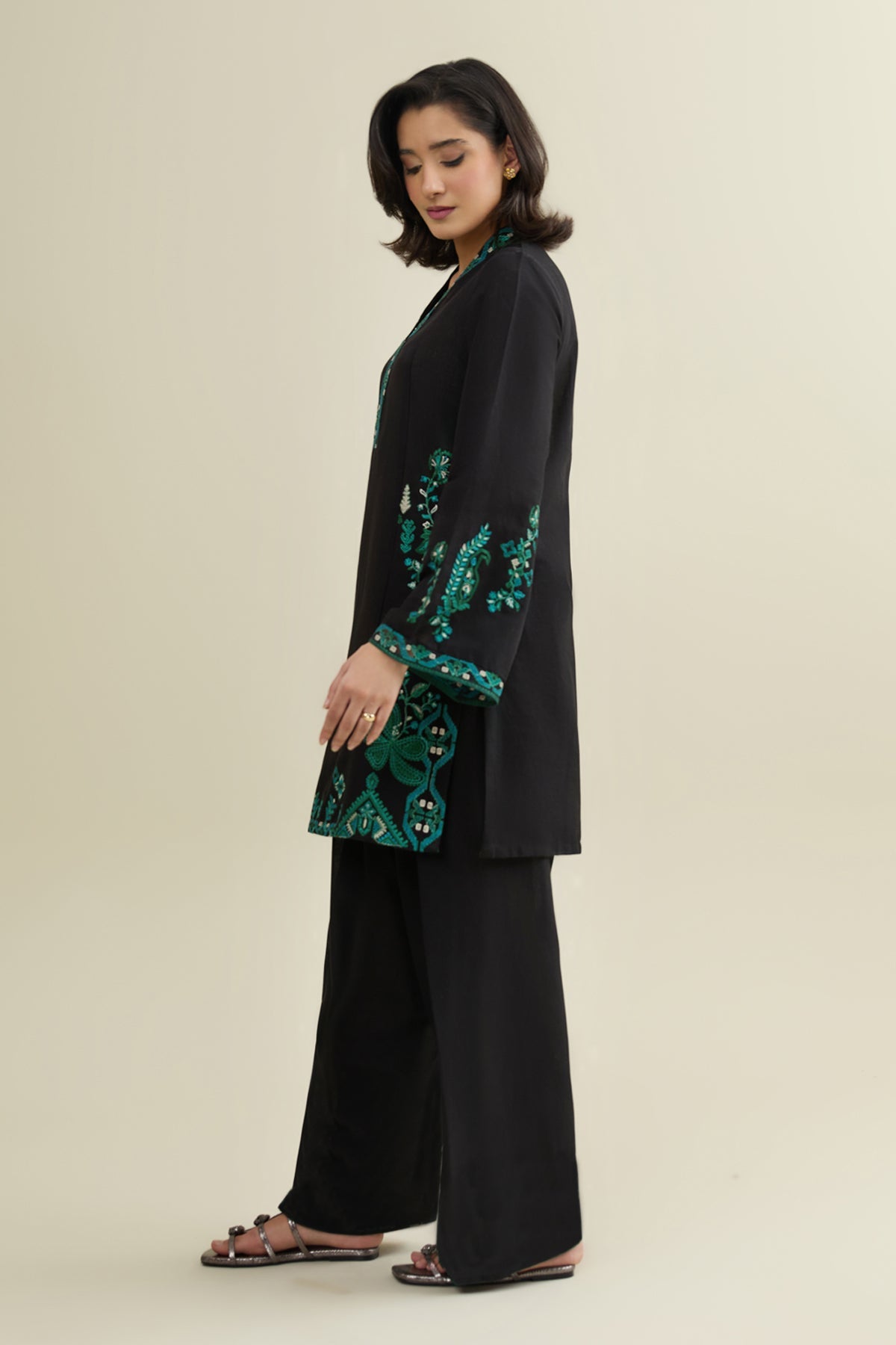KHADDAR  |  EMBROIDERED - Shop Now at Kayseria