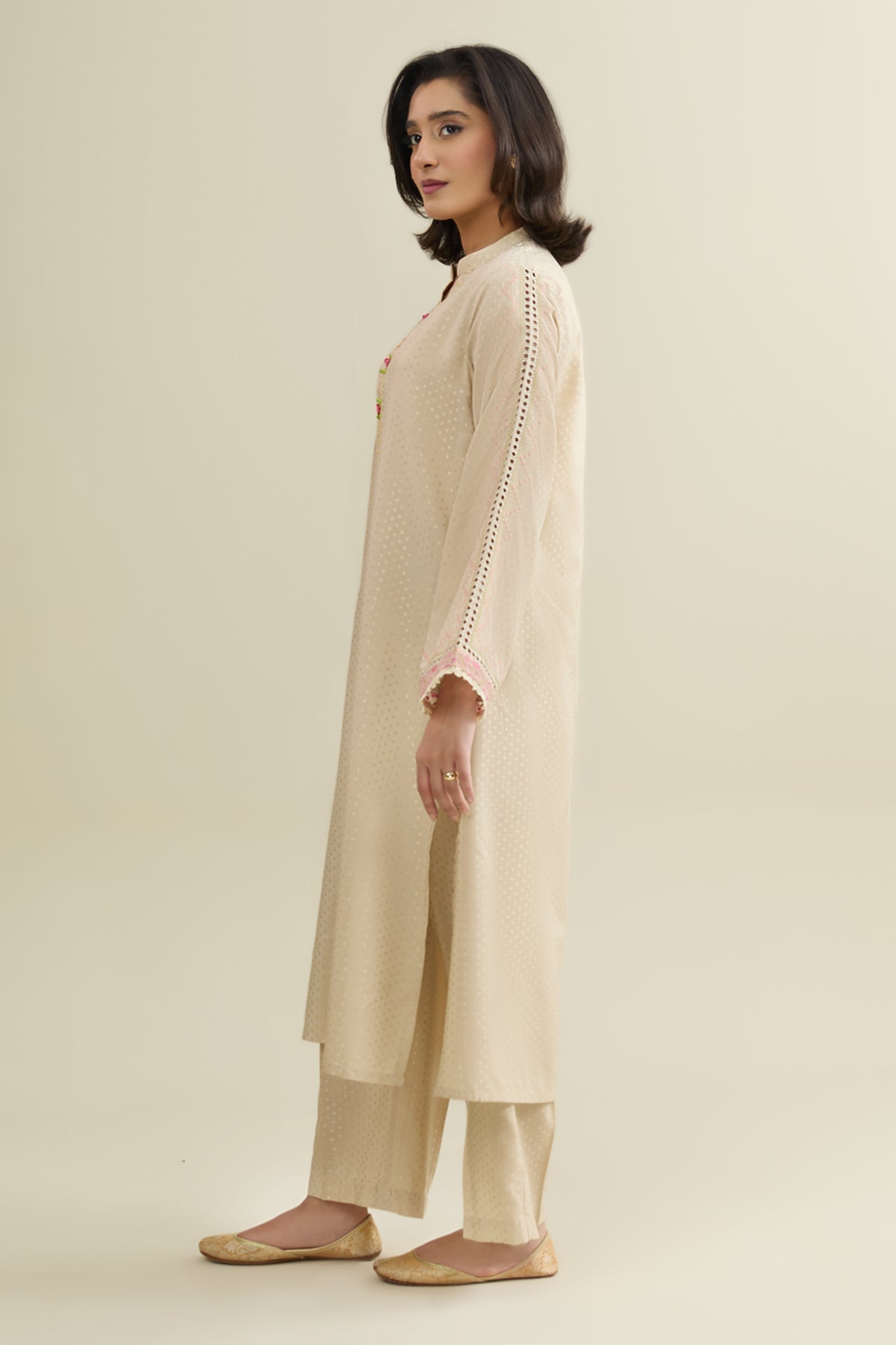 JACQUARD  |  EMBROIDERED - Shop Now at Kayseria